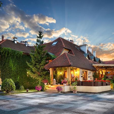 Bronisze Villa Riccona מראה חיצוני תמונה